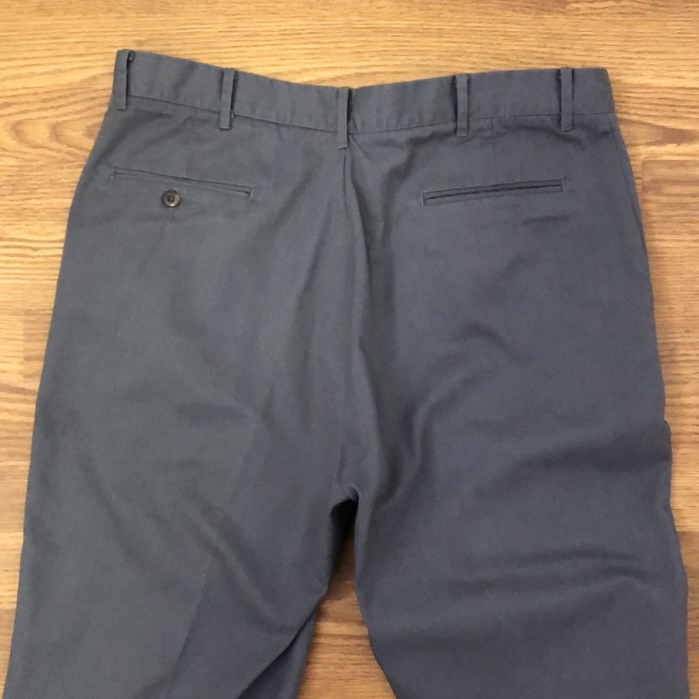 David Taylor gray flat front khakis. Size 38 x 29 - Picture 5 of 5